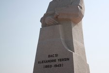 亚历山大·耶尔森雕像Alexandre Yersin‎ Statue
