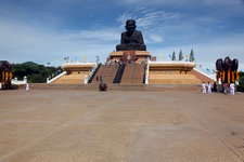 龙普托大师銅像Wat Huay Mongkol